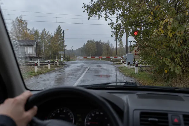Сигнал, стоп-линия или знак на переезде не были видны